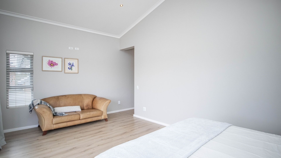 5 Bedroom Property for Sale in The Coves North West